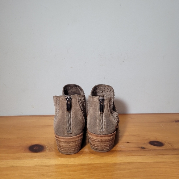 Vince Camuto Prastata Suede Woven Laser Cut Taupe Booties Womens Sz 9 Boots - Picture 6 of 10